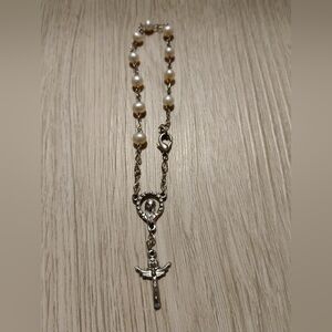 Elegant Silver and Pearl Necklace
